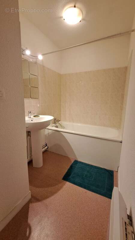 salle de bain - Appartement à POITIERS