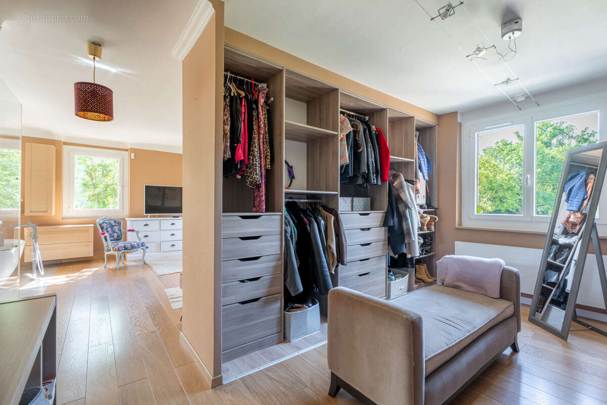 Maison à SAINT-GENIS-POUILLY