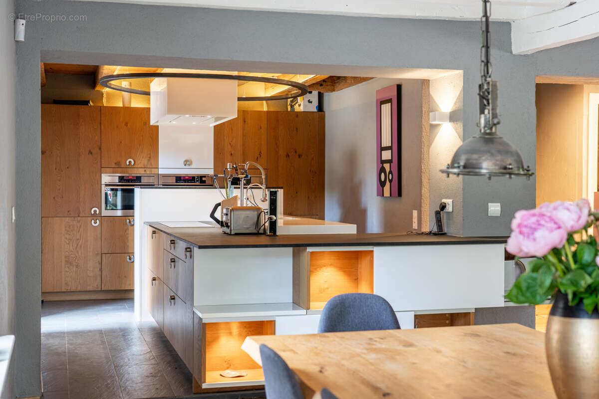 Maison à SAINT-GENIS-POUILLY