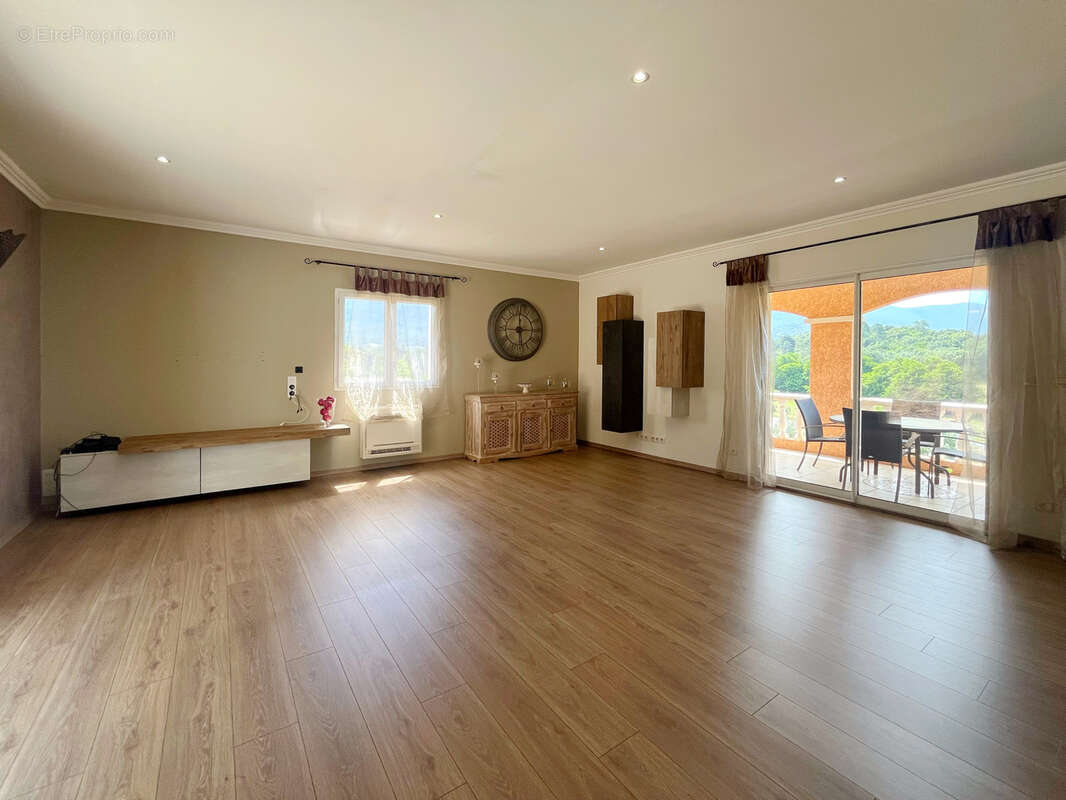 Maison à ECCICA-SUARELLA