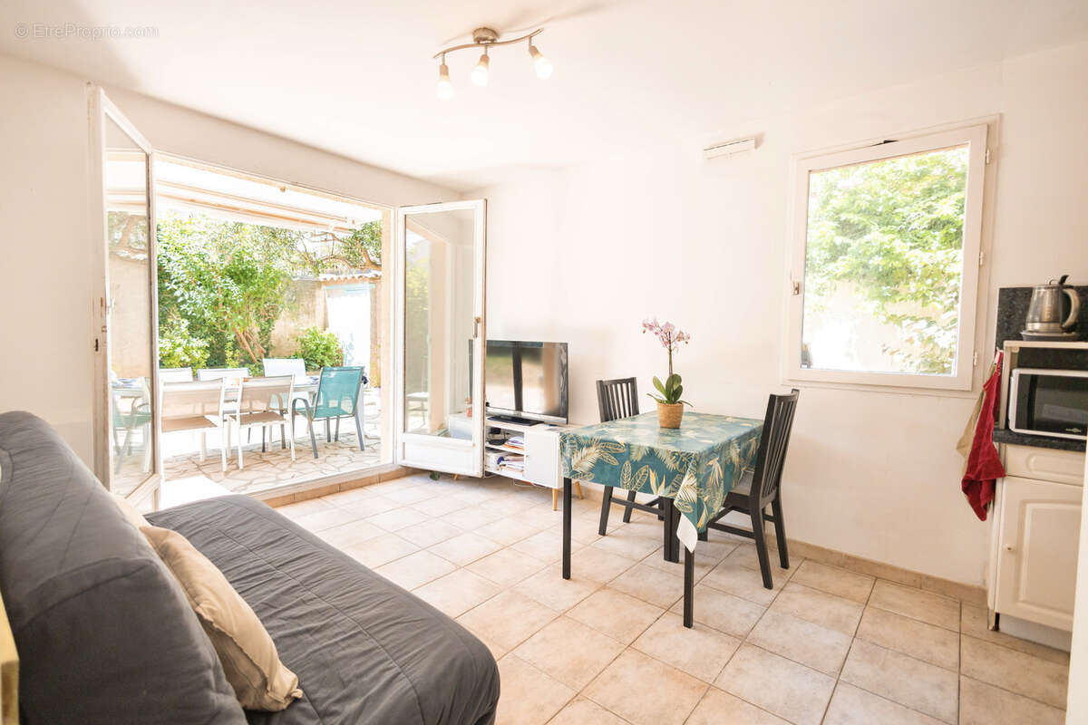 Appartement à SIX-FOURS-LES-PLAGES