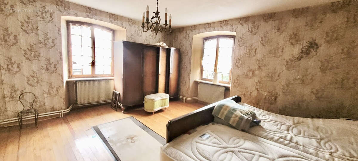 Maison à STEINBRUNN-LE-HAUT