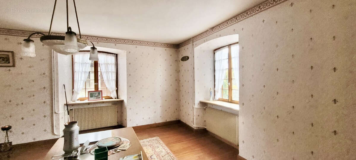 Maison à STEINBRUNN-LE-HAUT