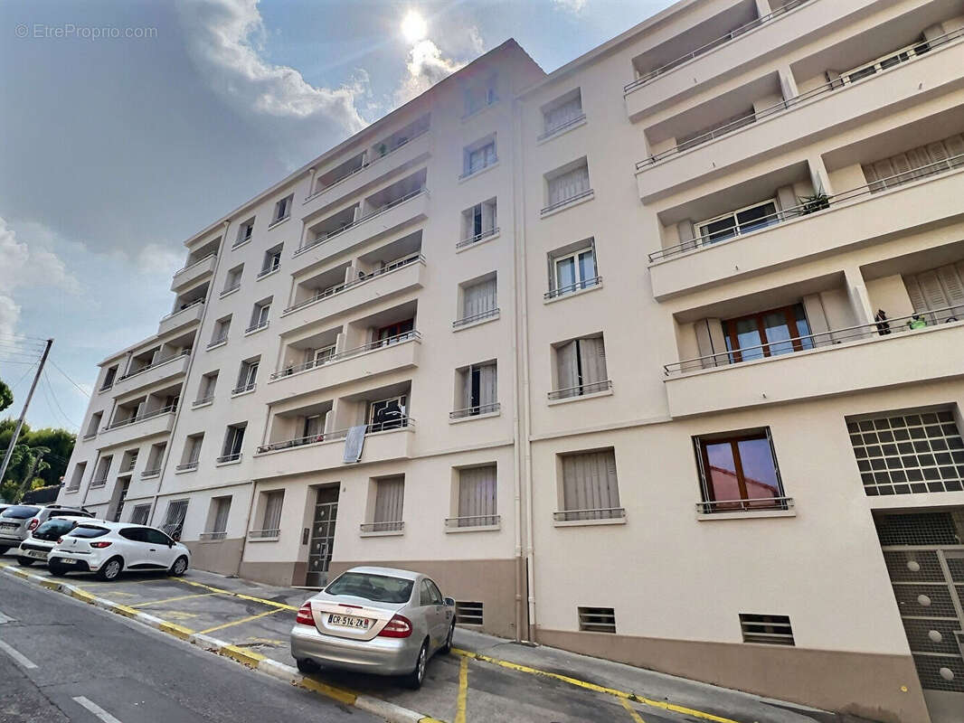 Appartement à MARSEILLE-5E