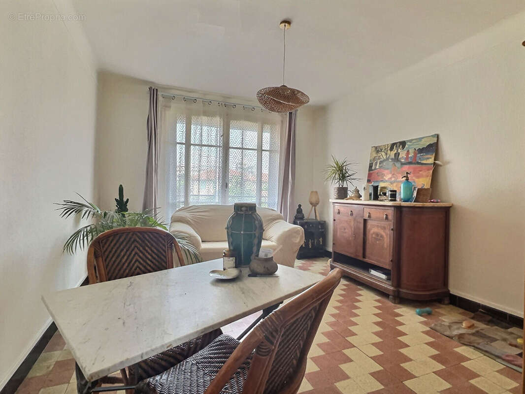 Appartement à MARSEILLE-5E