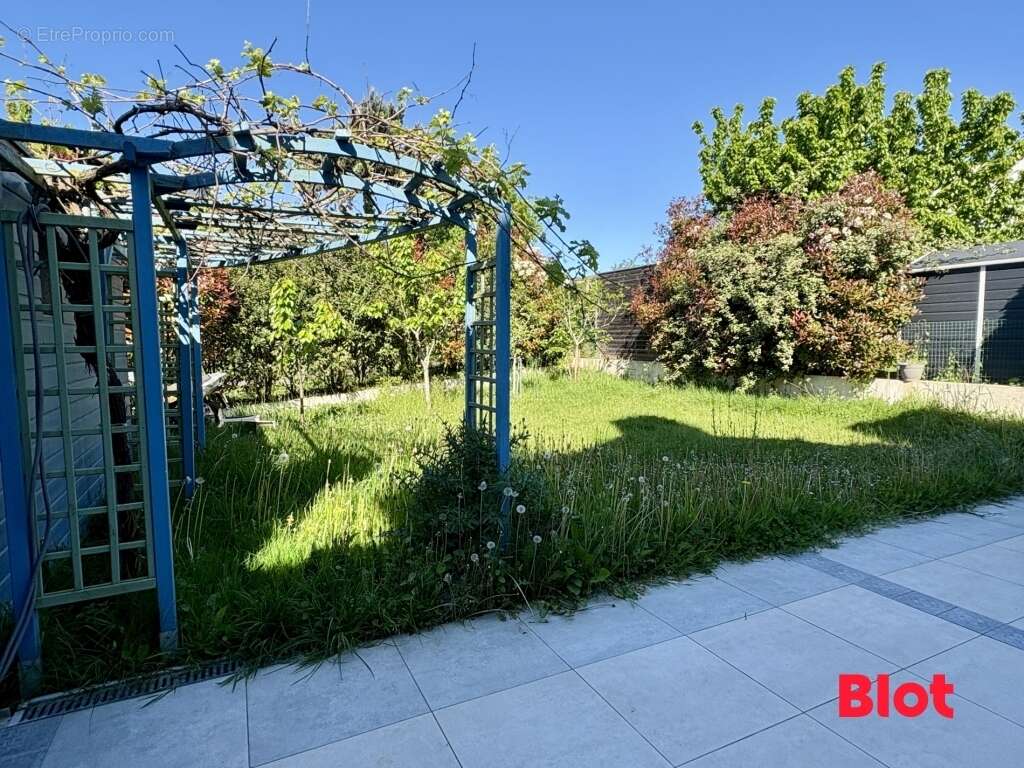 Maison à VEZIN-LE-COQUET