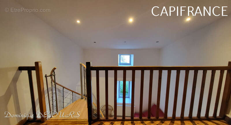 Maison à SAINT-SAUVEUR-DE-MONTAGUT