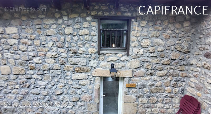 Maison à SAINT-SAUVEUR-DE-MONTAGUT