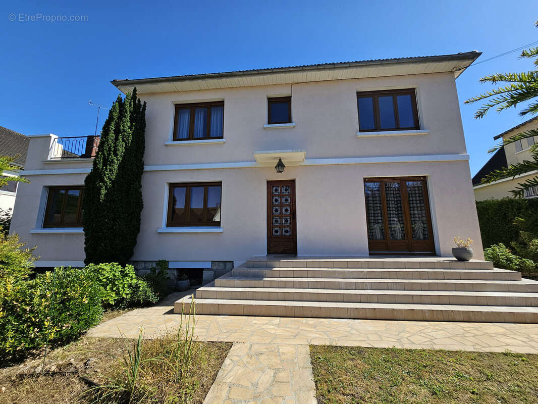 Maison à SAINT-REMY-LES-CHEVREUSE