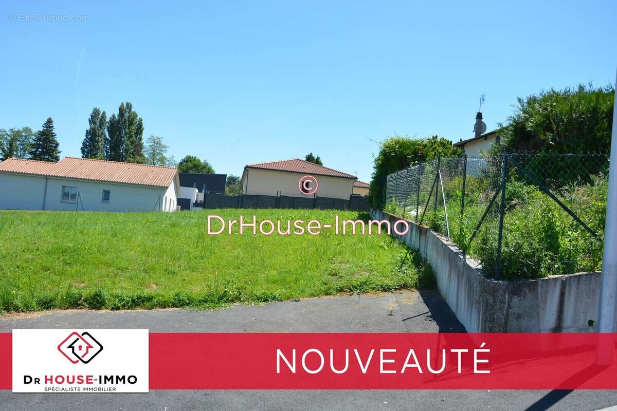 Terrain à AIXE-SUR-VIENNE