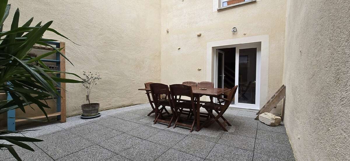 Maison à CHARMES-LA-COTE