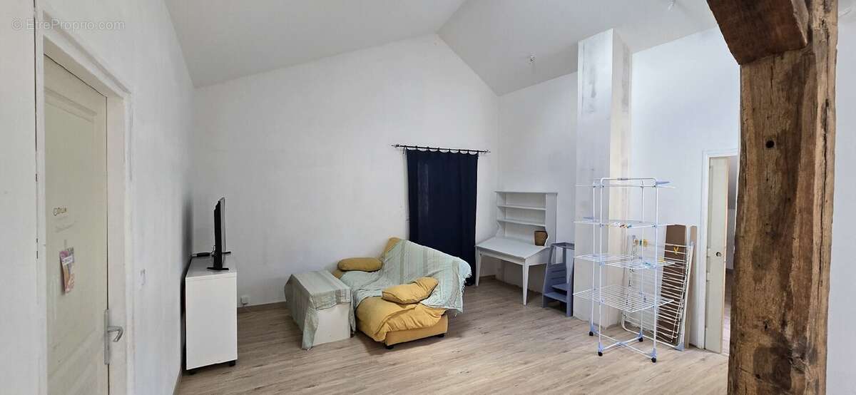 Maison à CHARMES-LA-COTE