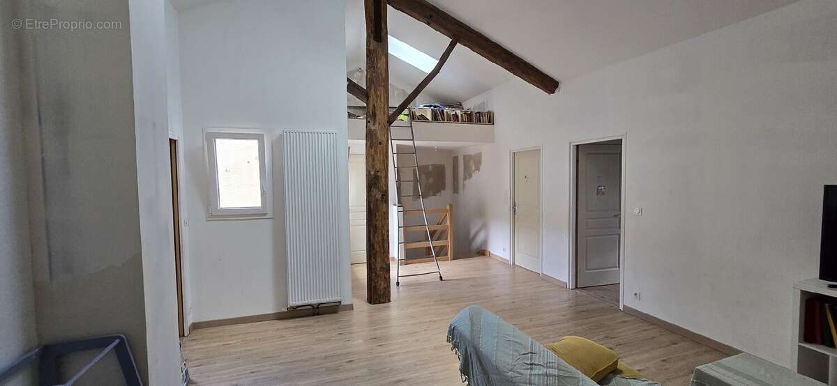 Maison à CHARMES-LA-COTE