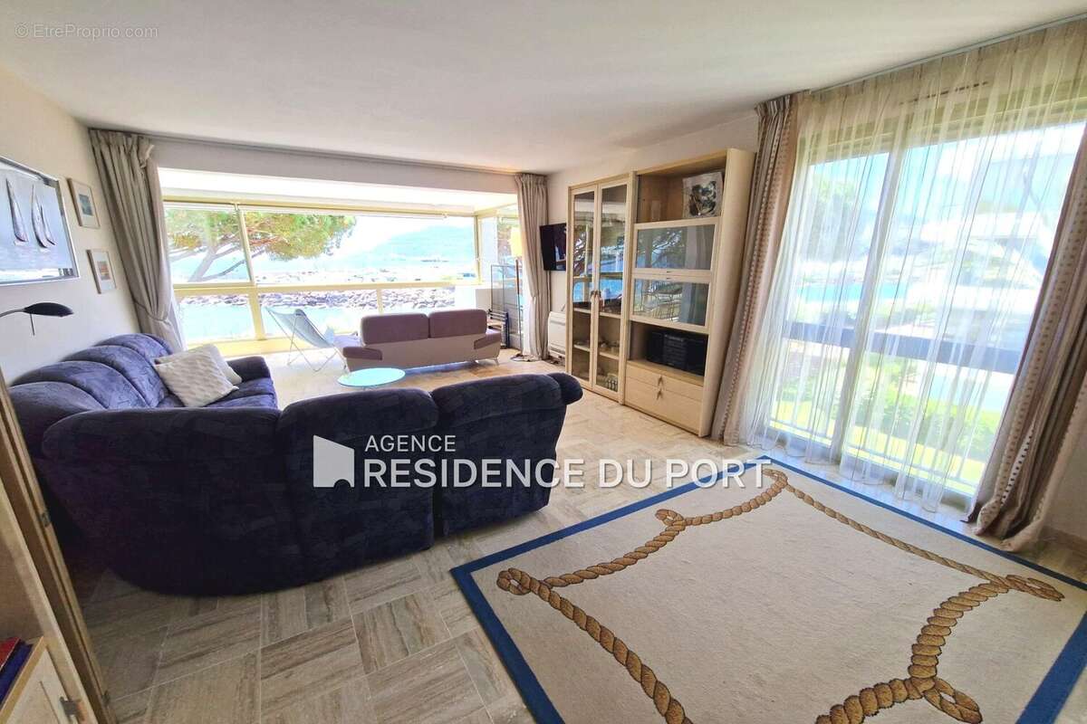 Appartement à MANDELIEU-LA-NAPOULE