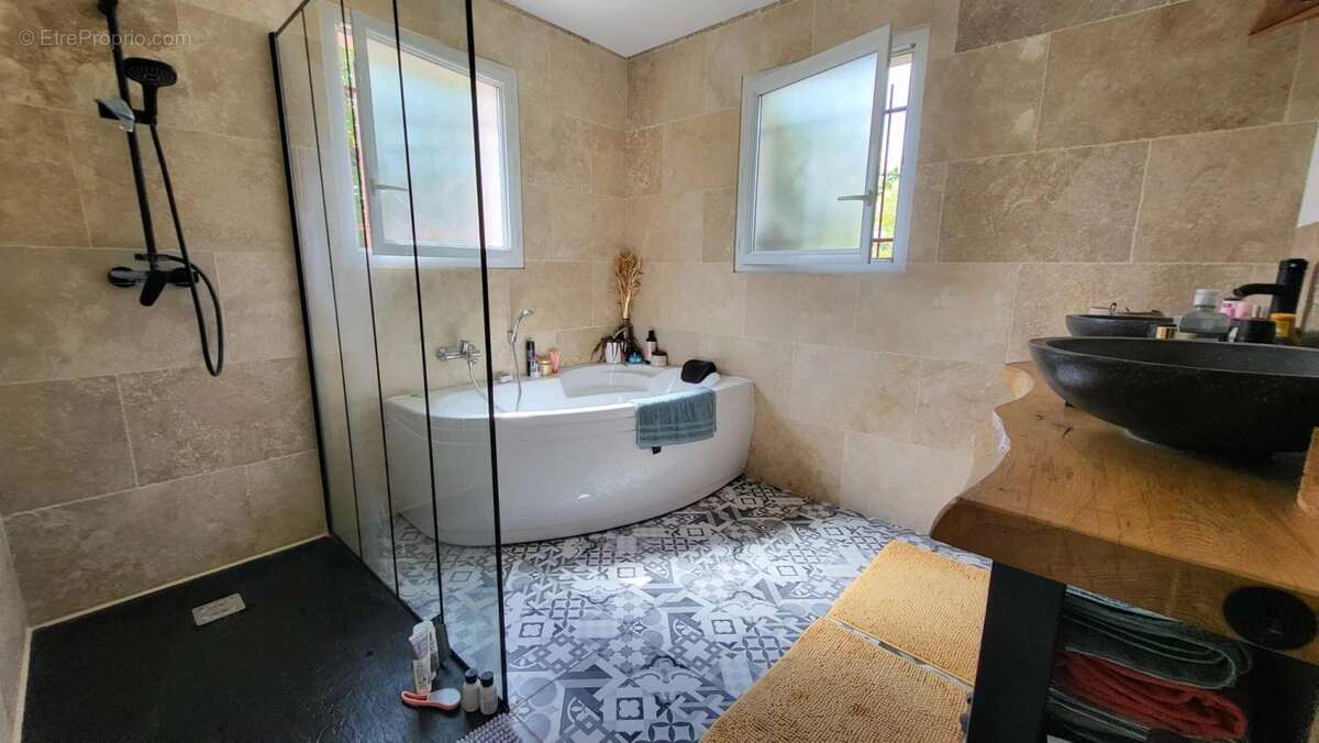 Maison à RAZAC-DE-SAUSSIGNAC