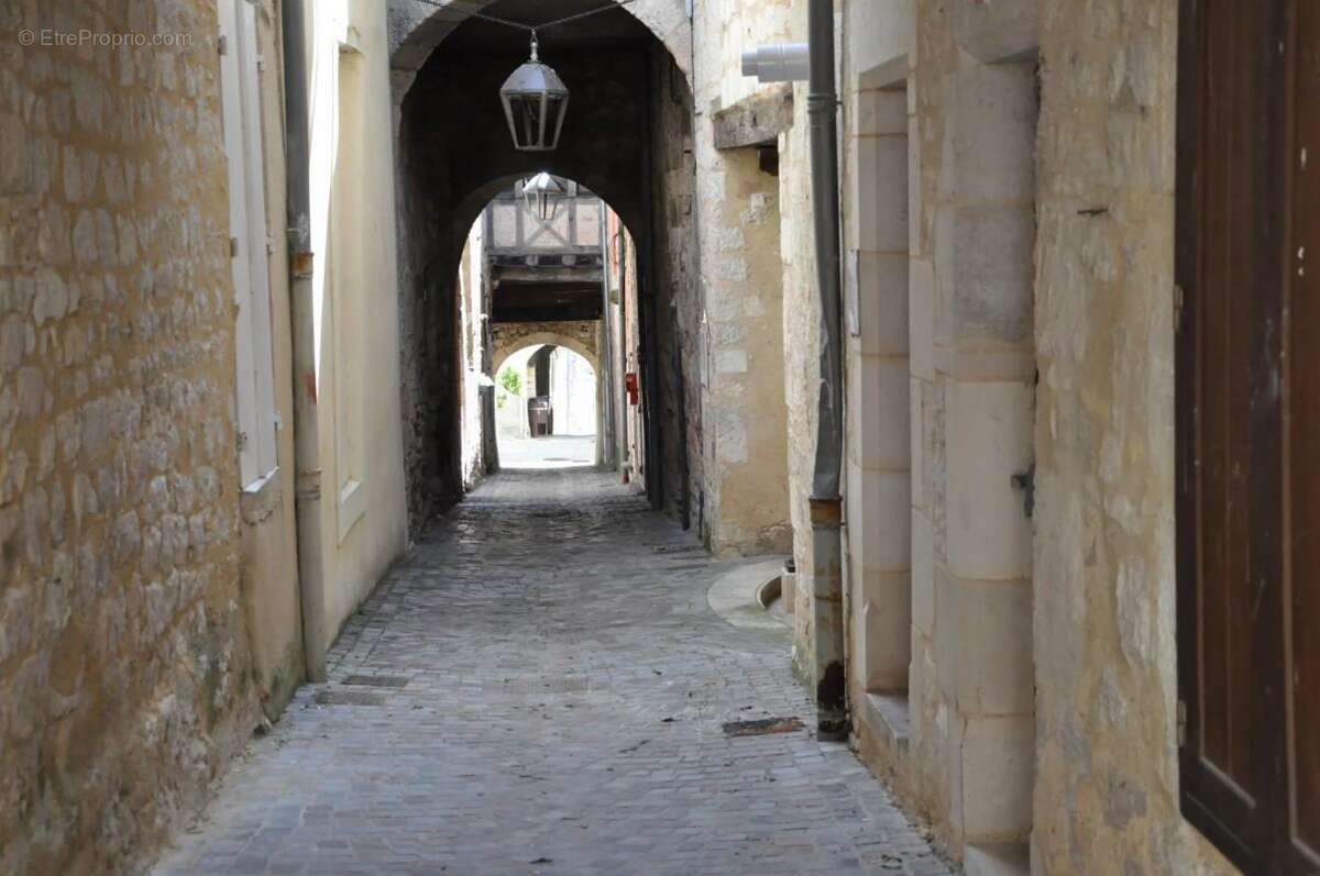 Commerce à MONFLANQUIN