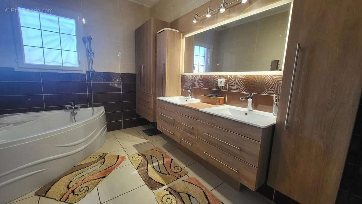 Maison à LAMONZIE-SAINT-MARTIN