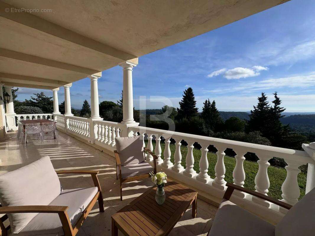 Maison à TOURRETTES-SUR-LOUP