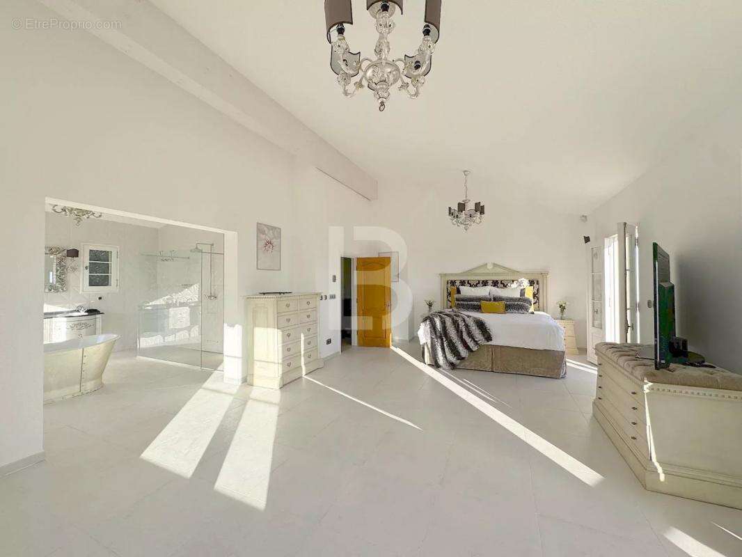 Maison à TOURRETTES-SUR-LOUP