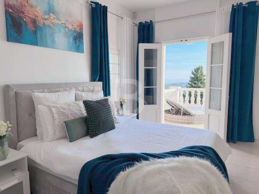 Maison à TOURRETTES-SUR-LOUP