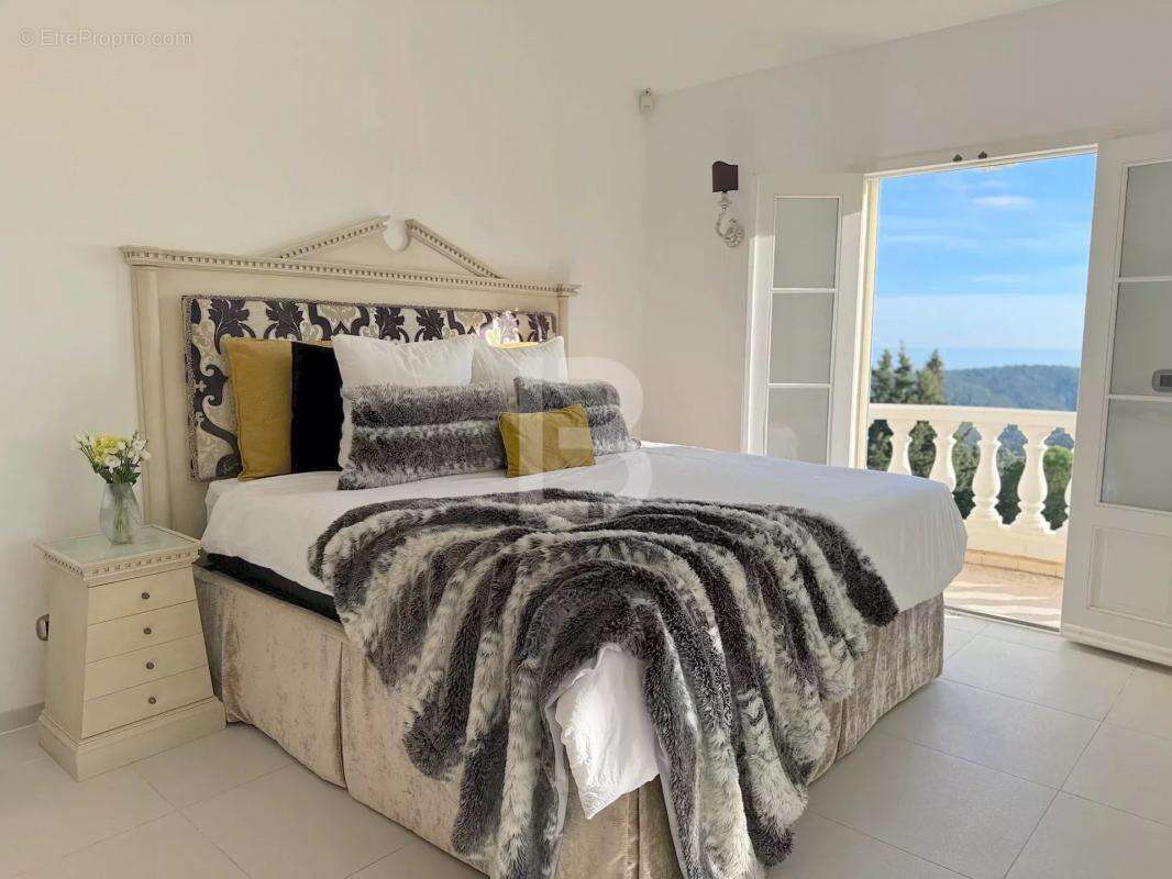 Maison à TOURRETTES-SUR-LOUP