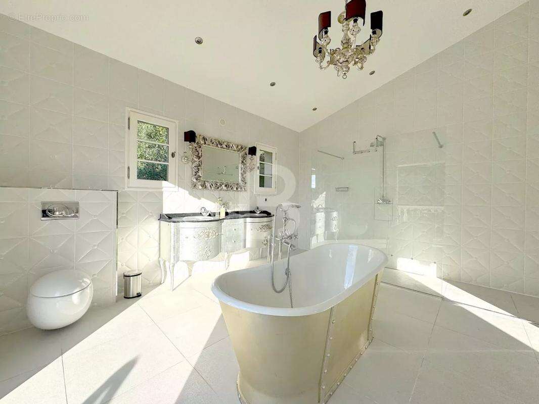 Maison à TOURRETTES-SUR-LOUP