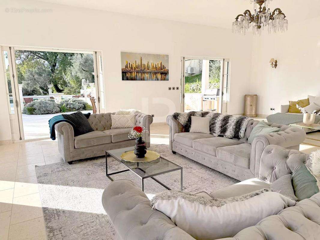 Maison à TOURRETTES-SUR-LOUP