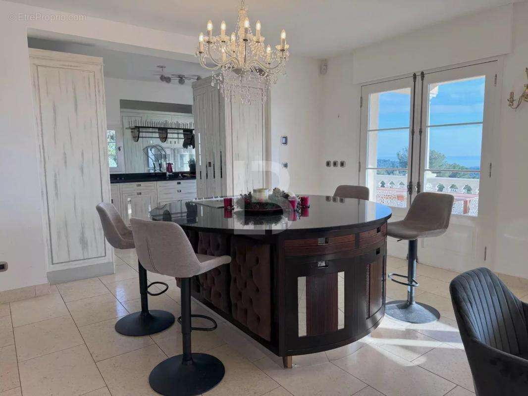 Maison à TOURRETTES-SUR-LOUP