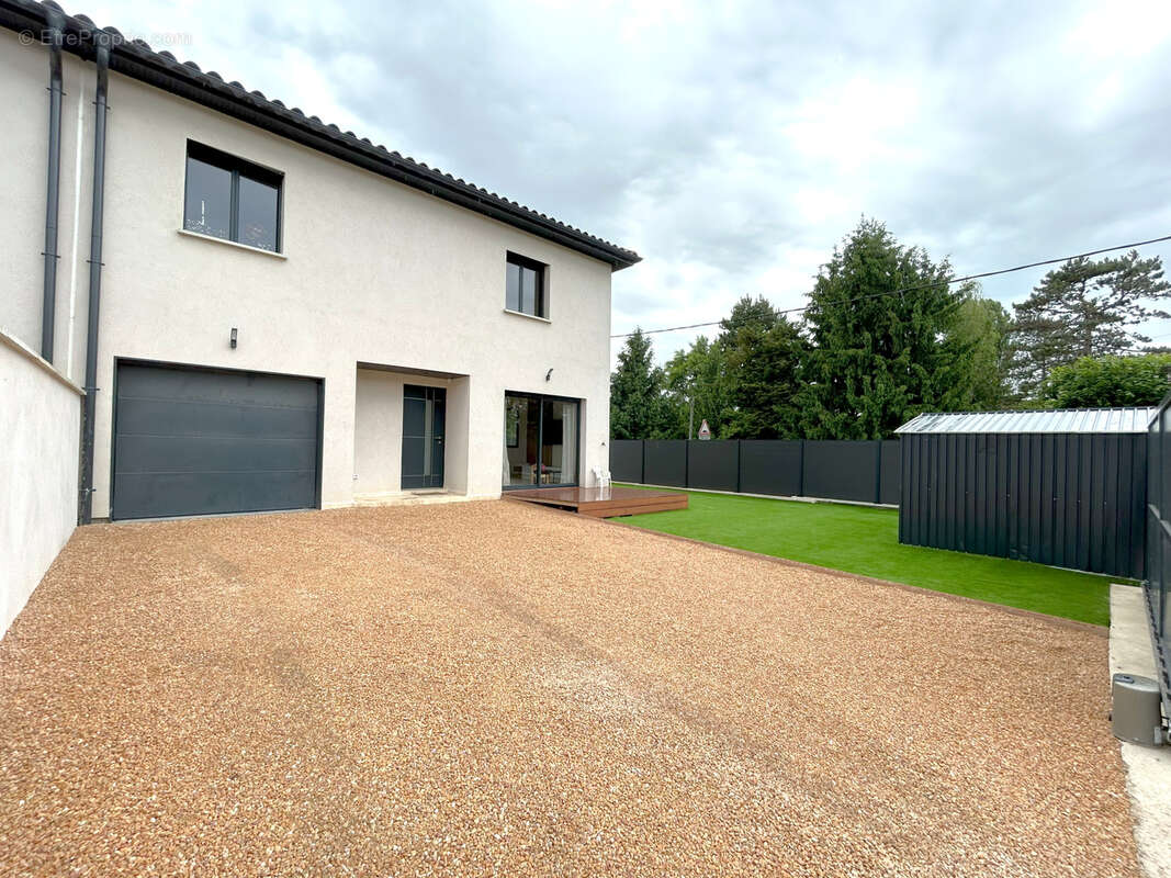 Maison à MONTMERLE-SUR-SAONE