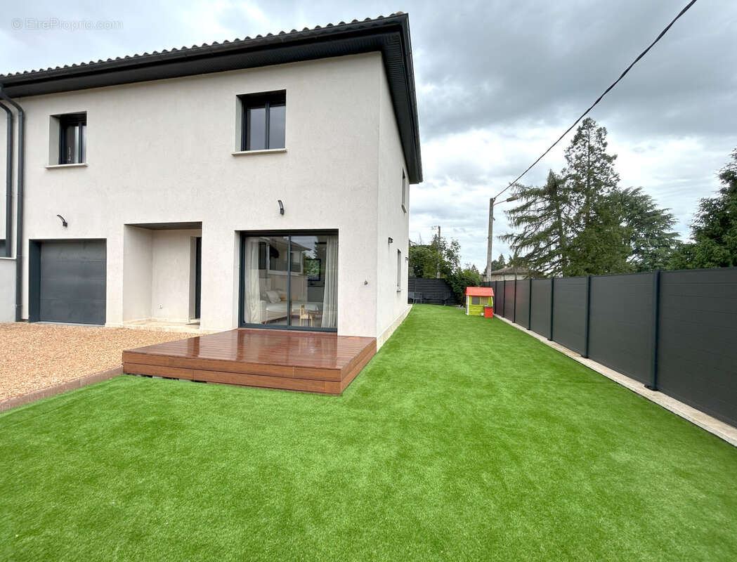 Maison à MONTMERLE-SUR-SAONE