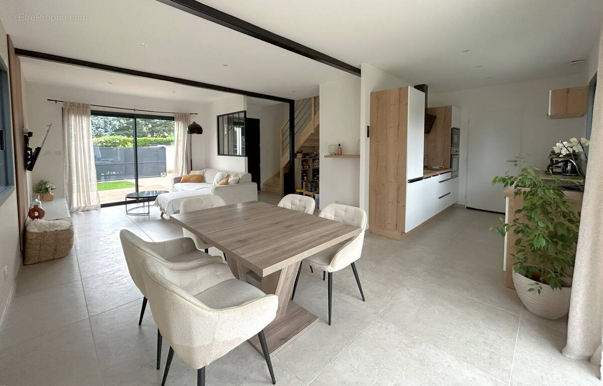 Maison à MONTMERLE-SUR-SAONE