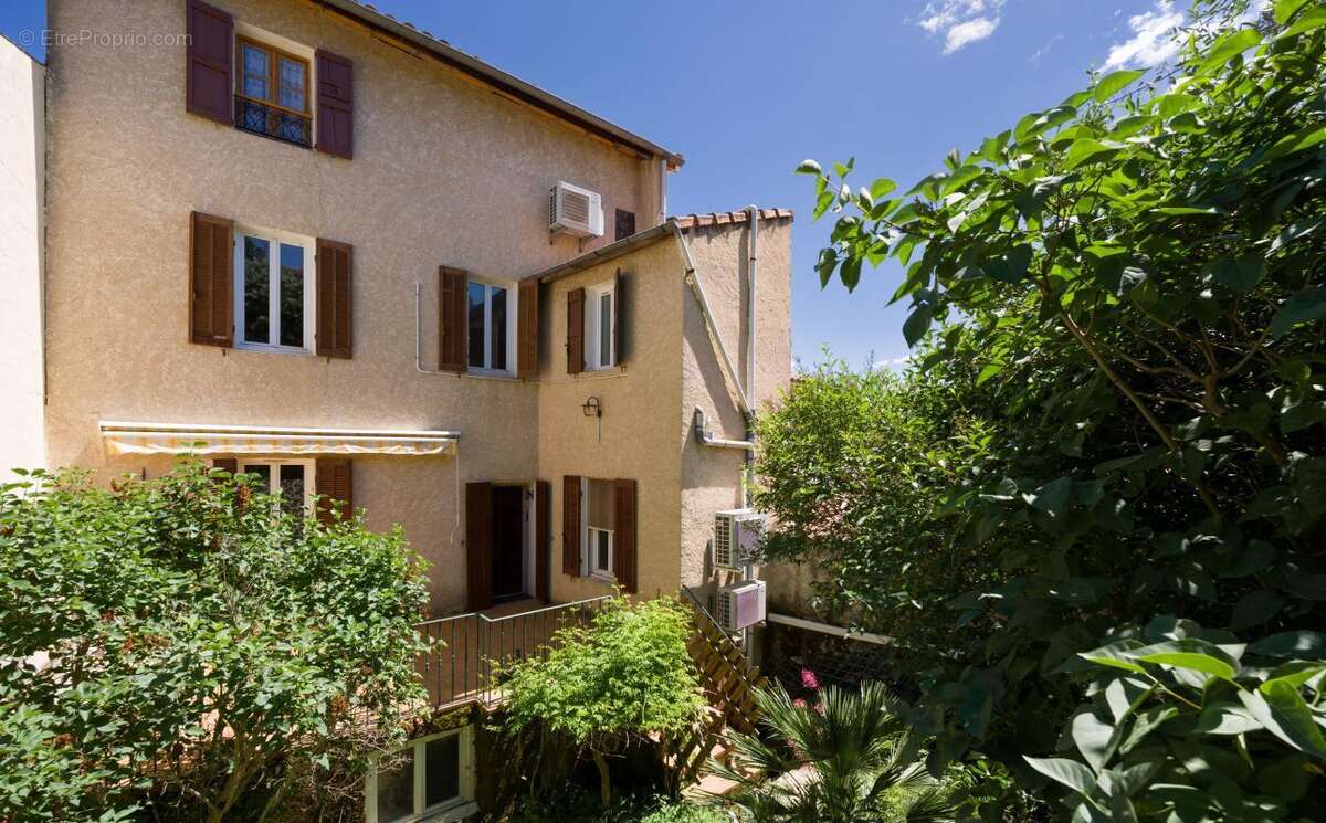 Maison à SAINTE-TULLE