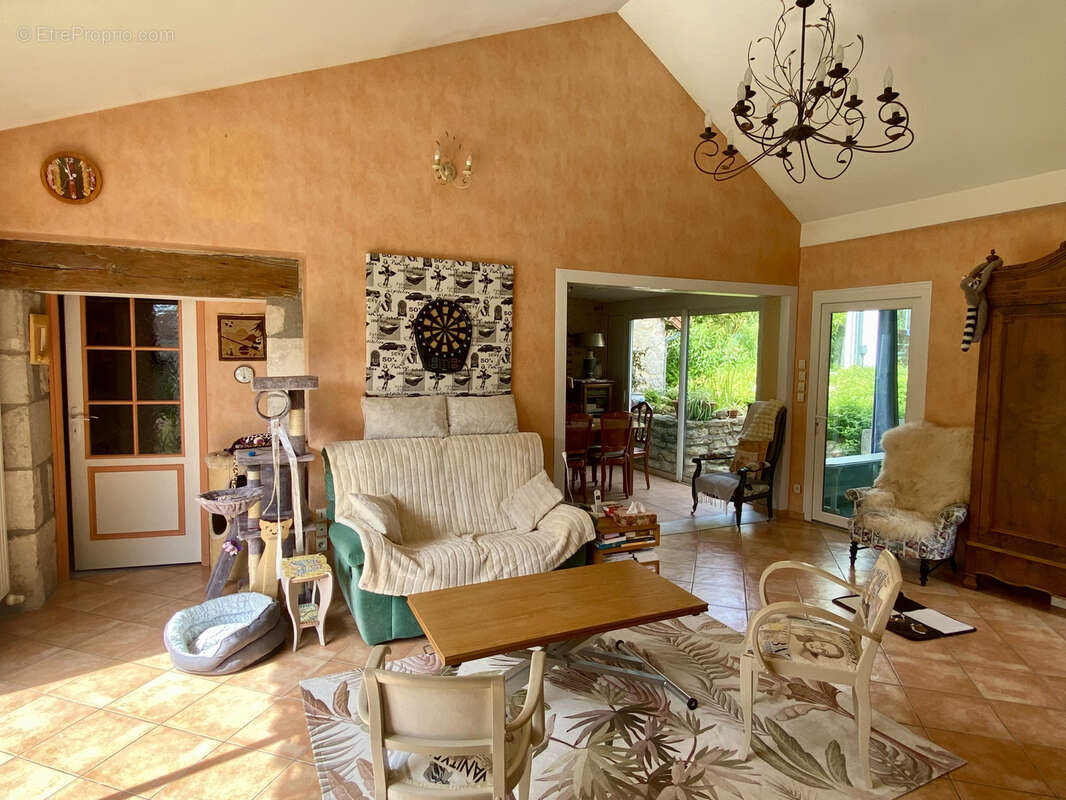 Maison à SAINT-BONNET-DE-ROCHEFORT