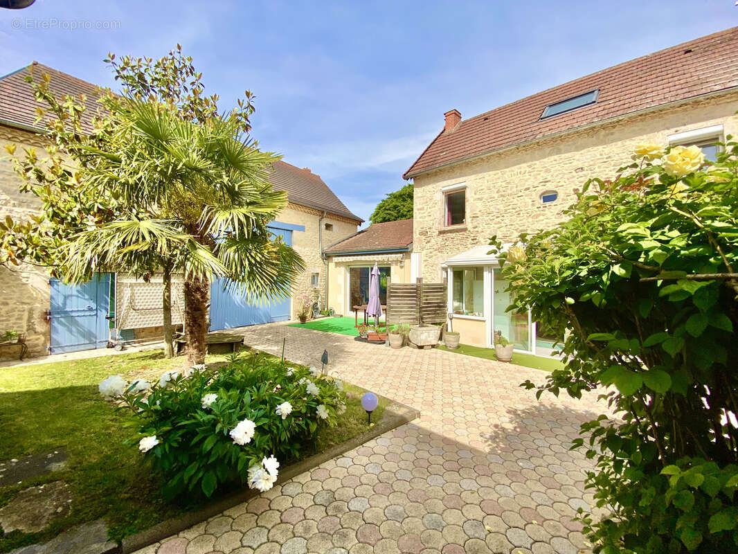 Maison à SAINT-BONNET-DE-ROCHEFORT