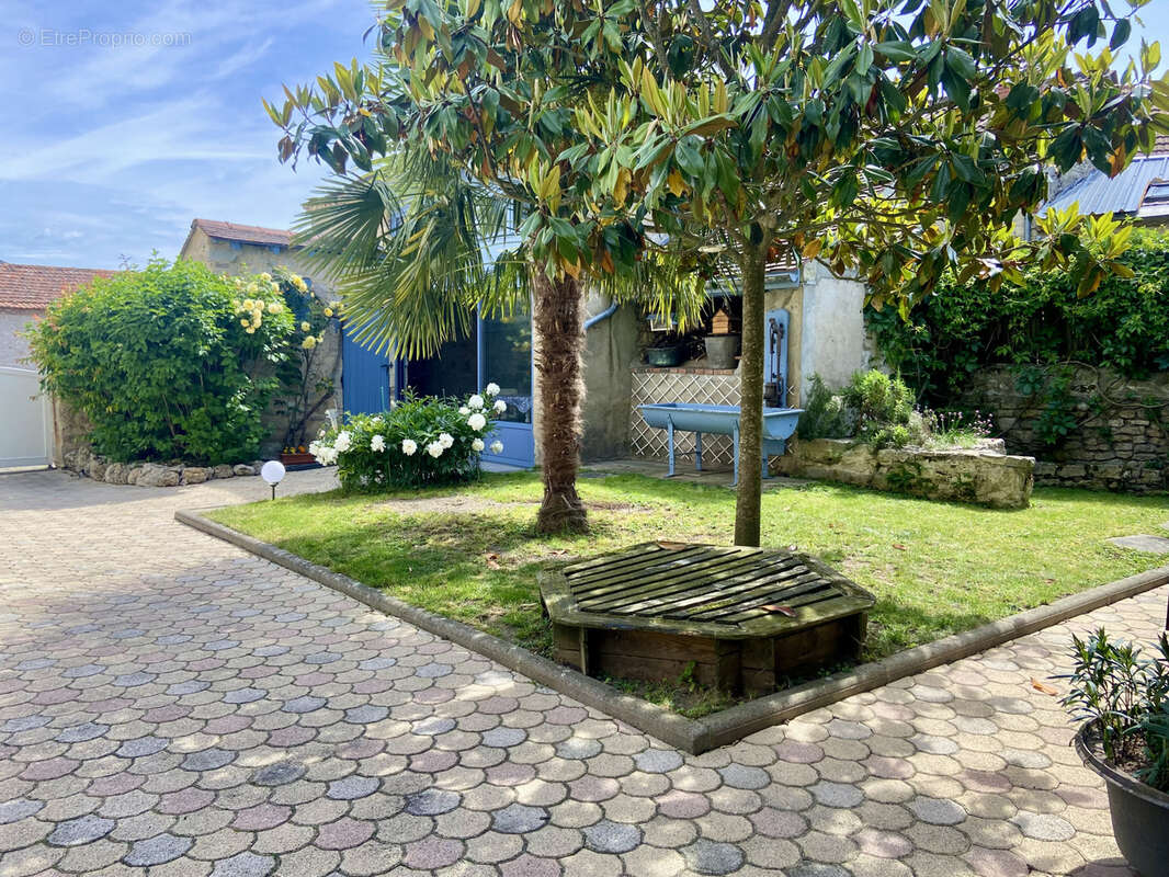 Maison à SAINT-BONNET-DE-ROCHEFORT