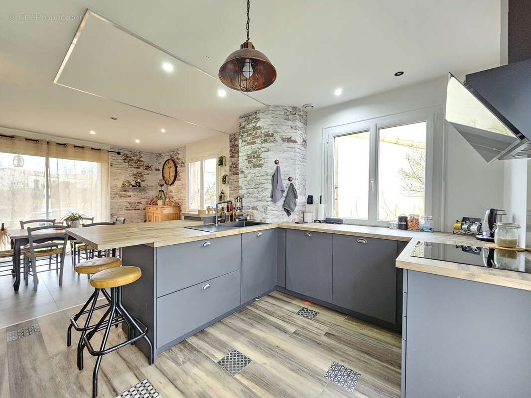 Maison à LES HERBIERS