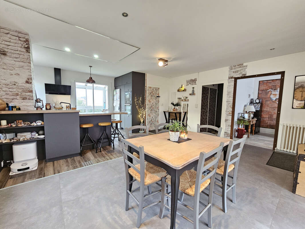 Maison à LES HERBIERS