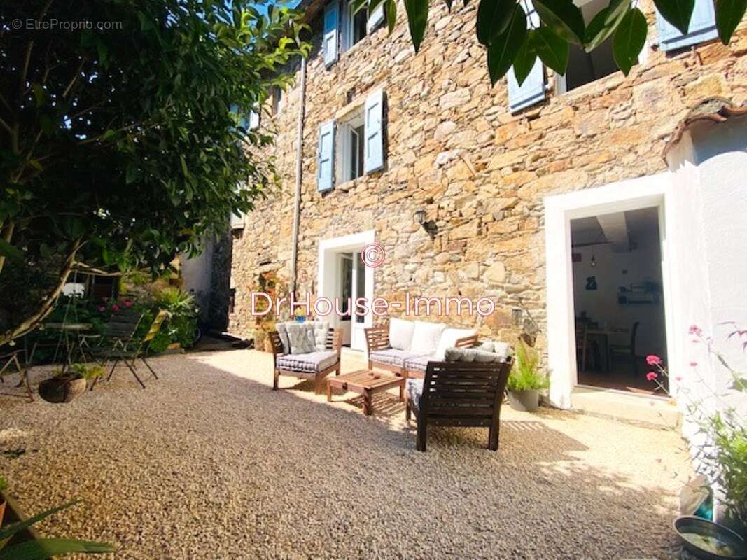 Maison à L&#039;ESTRECHURE