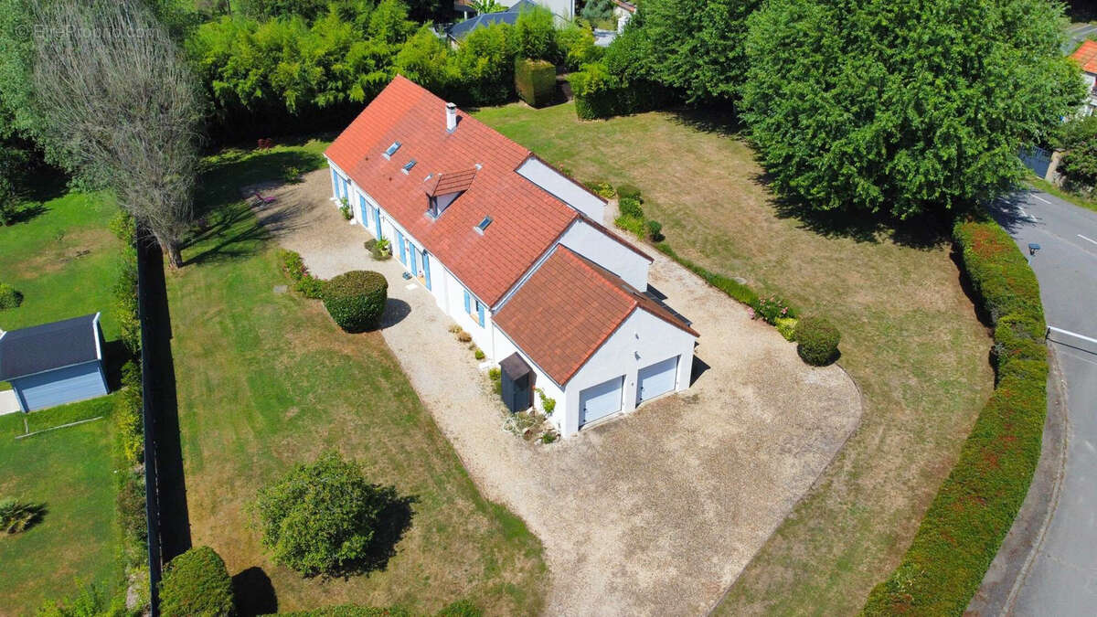 Maison à LES ESSARTS-LE-ROI