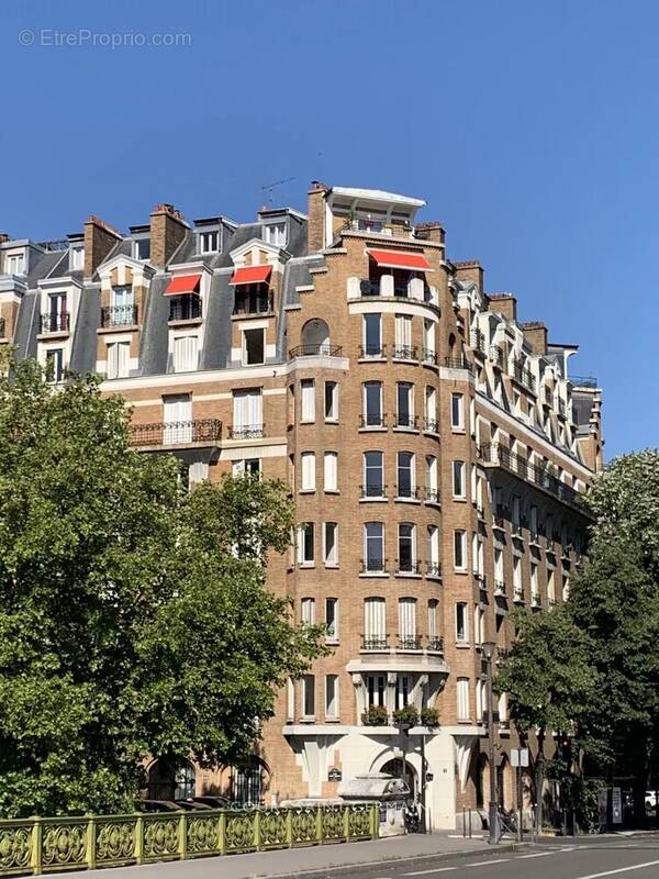 Appartement à PARIS-16E