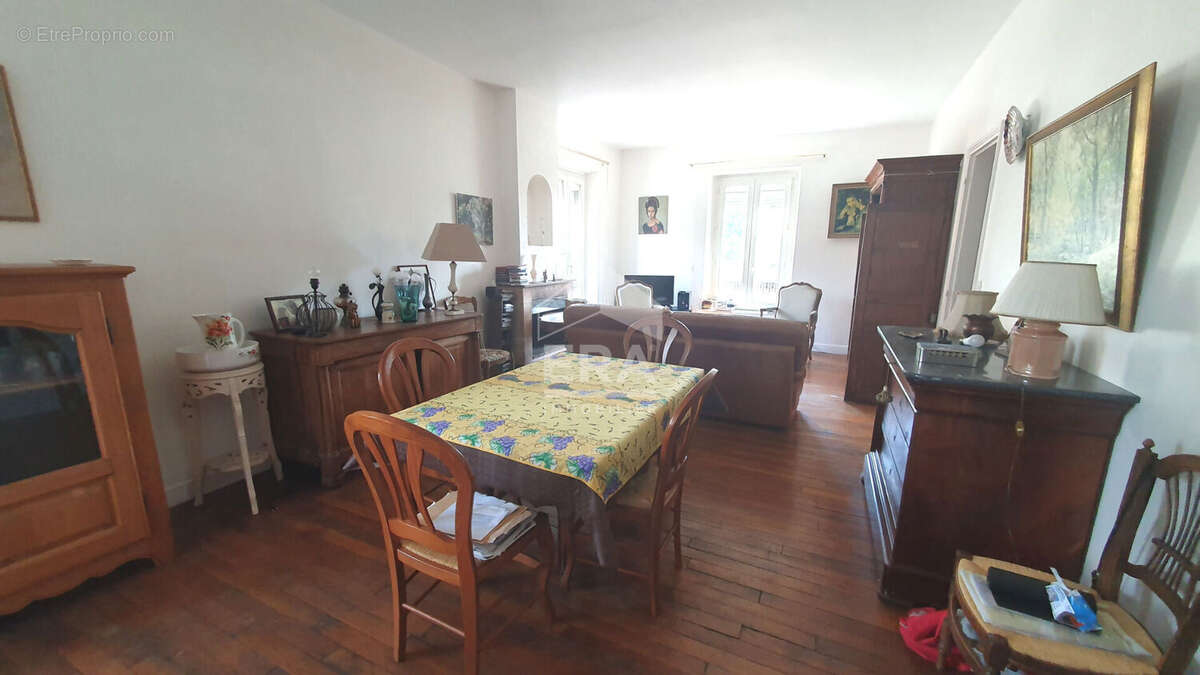 Appartement à SAINT-MAUR-DES-FOSSES