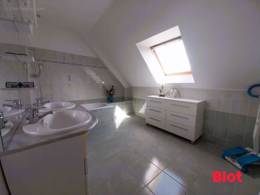 Maison à SAINT-JOUAN-DES-GUERETS