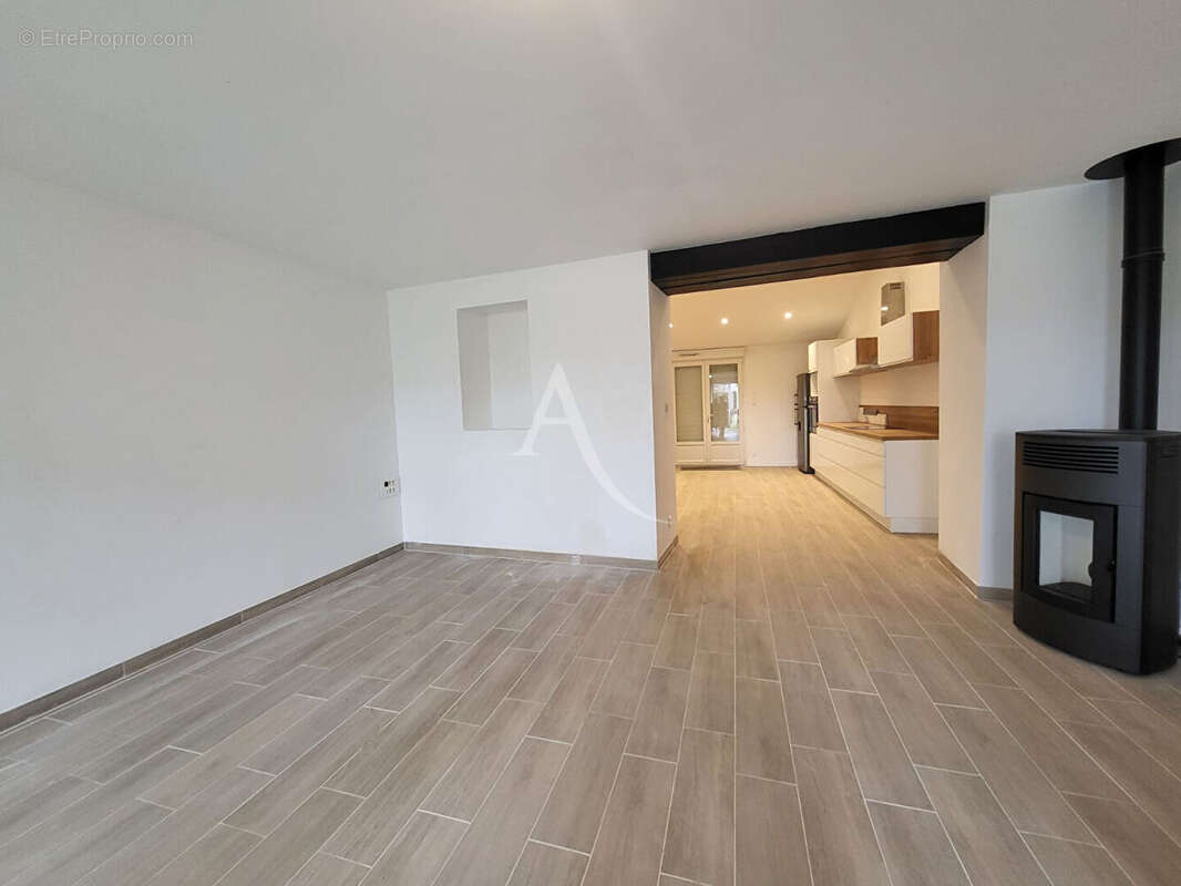 Maison à SAINT-JULIEN-DE-CONCELLES