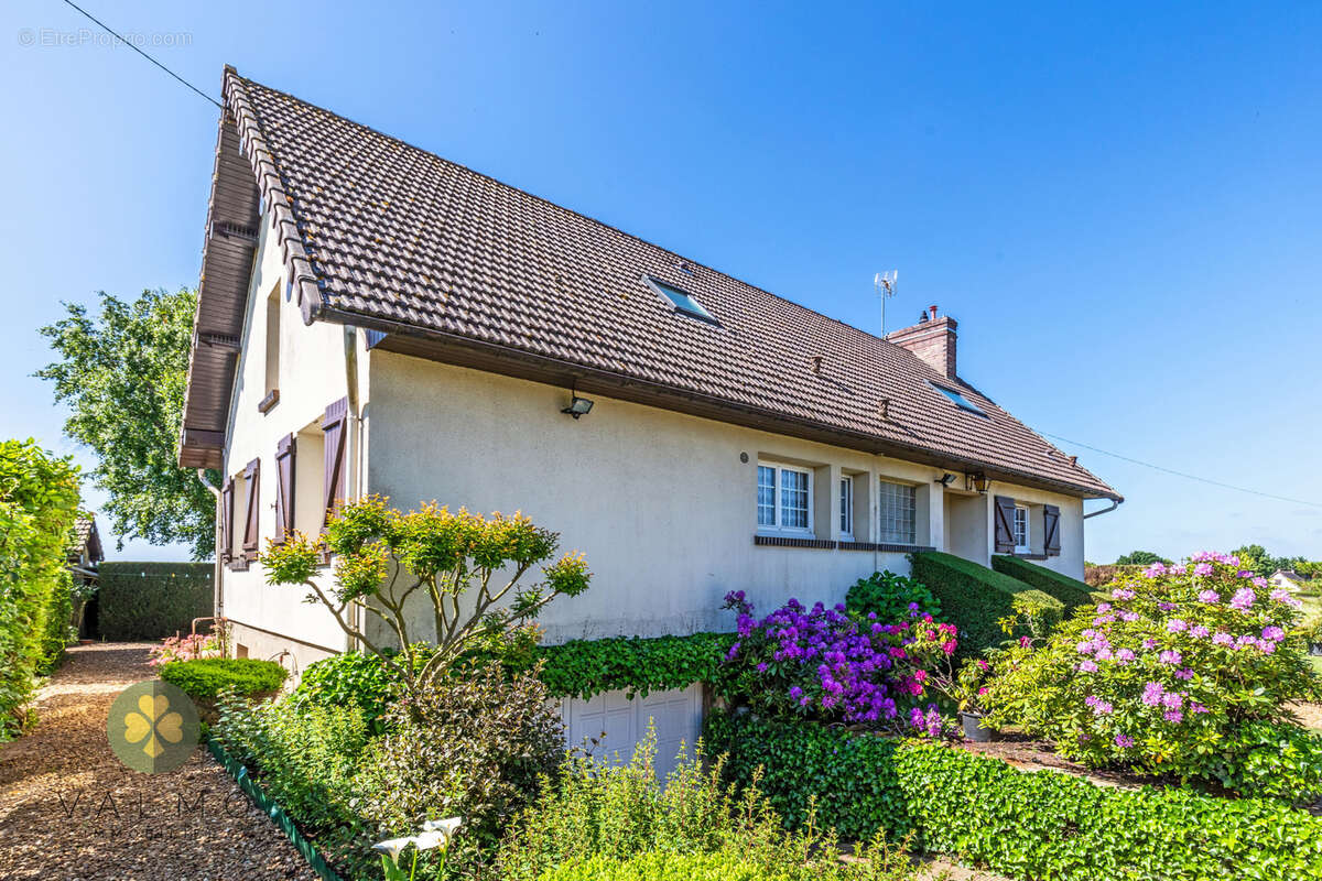 Maison à FAVEROLLES