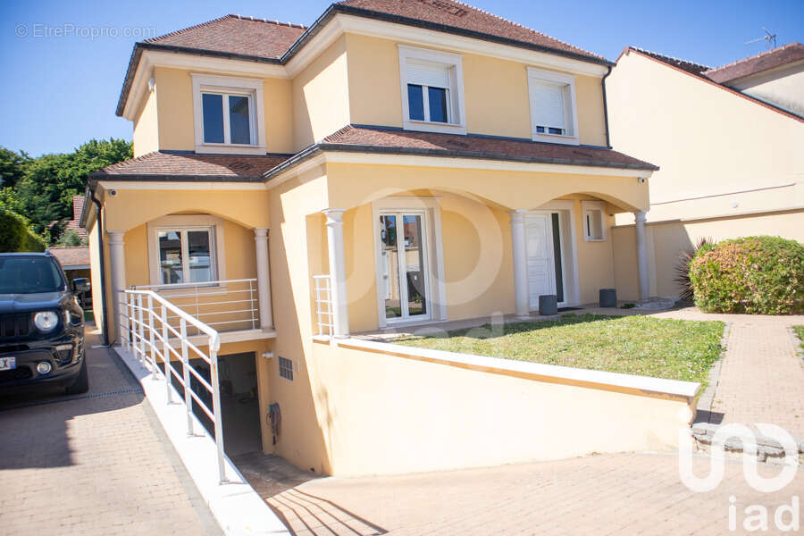 Photo 2 - Maison à OZOIR-LA-FERRIERE