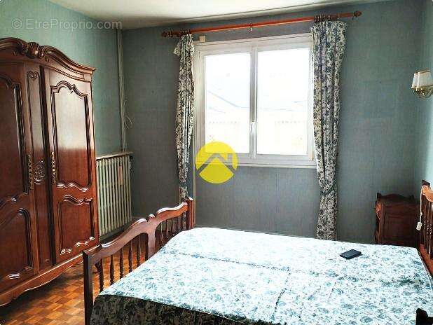 Maison à VIC-SUR-CERE