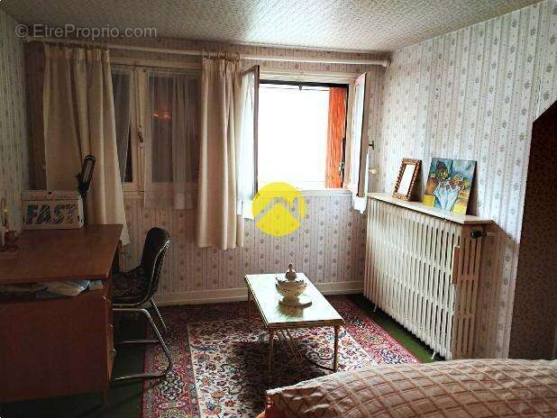 Maison à VIC-SUR-CERE