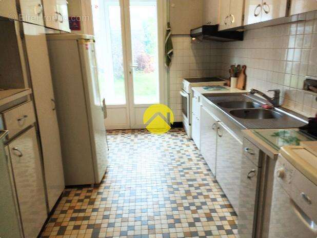 Maison à VIC-SUR-CERE