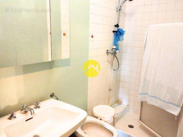 Maison à VIC-SUR-CERE