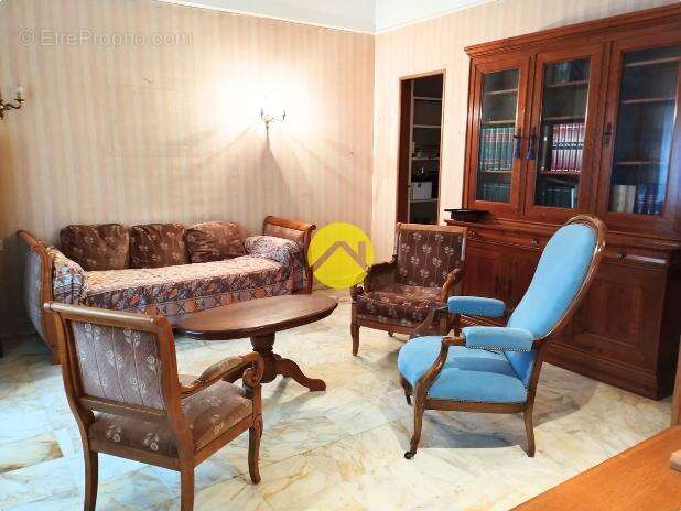 Maison à VIC-SUR-CERE